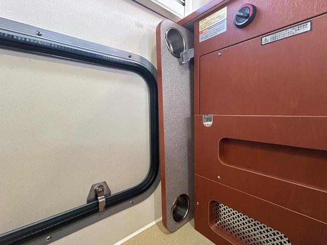 ハイゼットトラック 　ポップアップルーフ／二段ベッド／ＦＦヒーター／先進安全装備／スマートアシスト／１オーナー／外部充電／アウターシャワー／リアＴＶ／ナビサブ切替スイッチ／カロッツェリア製メモリーナビ／ＥＴＣ／（17枚目）