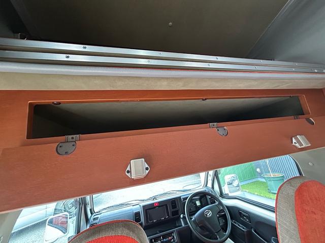 ハイゼットトラック 　ポップアップルーフ／二段ベッド／ＦＦヒーター／先進安全装備／スマートアシスト／１オーナー／外部充電／アウターシャワー／リアＴＶ／ナビサブ切替スイッチ／カロッツェリア製メモリーナビ／ＥＴＣ／（67枚目）