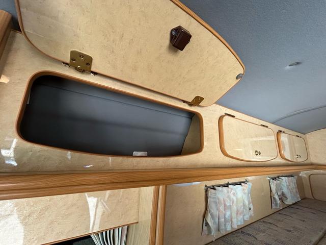 ハイエースバン ノースライフ　大地　常設２段ベッド／マルチルーム／１５００Ｗインバーター／ＦＦヒーター／電子レンジ／マックスファン／サイドオーニング／走行充電器／外部充電器／外部電源／ツインサブバッテリー／ストラーダ製ナビ／ＥＴＣ（68枚目）