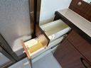 ドレッサーには収納棚もございます!