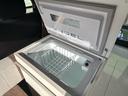 キャンパー鹿児島 レムBV 家庭用エアコン/常設Wベッド/出窓仕様/CTEK走行充電器/FFヒーター/1500Wインバーター/トリプルサブBT/ソーラーパネル/マックスファン/電子レンジ/冷蔵庫/リアTV/純正Aw/TSS/(18枚目)
