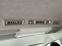 ナッツＲＶ　ファミモ　タイプＣ　８人乗車／ワイドボディミドルルーフ／走行充電器／外部充電器／４００Ｗインバーター／サブバッテリー／リアＴＶ／サブナビ切替スイッチ／トヨタセーフティセンス／フローティングナビ／強化ショック／ローダウン／（68枚目）