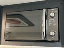 クルマ旅にとても便利な電子レンジもインストール！