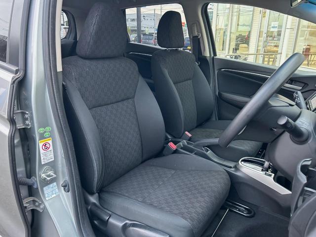 フィット １３Ｇ・Ｆパッケージ　純正ナビ　禁煙　バックカメラ　衝突軽減ブレーキ　誤発進抑制機能　アイドリングストップ　Ｂｌｕｅｔｏｏｔｈ再生　ＤＶＤ再生　地デジＴＶ　シートリフター　スマートキー　プッシュスタート　横滑り防止装置（8枚目）