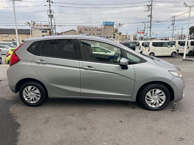 フィット １３Ｇ・Ｆパッケージ　純正ナビ　禁煙　バックカメラ　衝突軽減ブレーキ　誤発進抑制機能　アイドリングストップ　Ｂｌｕｅｔｏｏｔｈ再生　ＤＶＤ再生　地デジＴＶ　シートリフター　スマートキー　プッシュスタート　横滑り防止装置（17枚目）