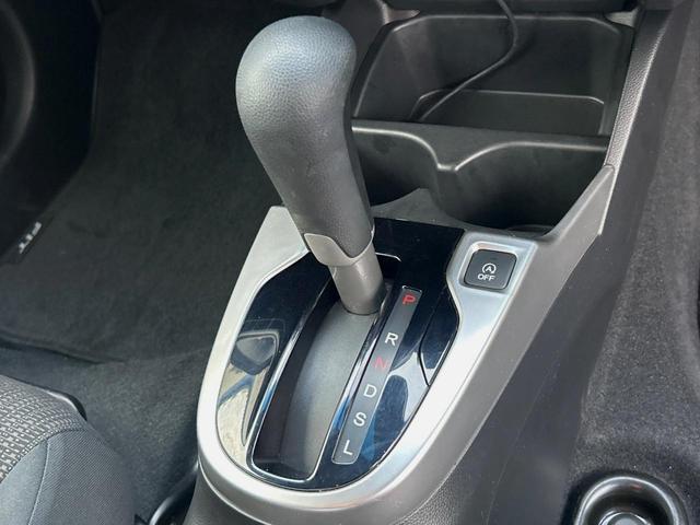 フィット １３Ｇ・Ｆパッケージ　純正ナビ　禁煙　バックカメラ　衝突軽減ブレーキ　誤発進抑制機能　アイドリングストップ　Ｂｌｕｅｔｏｏｔｈ再生　ＤＶＤ再生　地デジＴＶ　シートリフター　スマートキー　プッシュスタート　横滑り防止装置（20枚目）