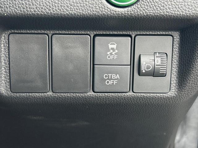 フィット １３Ｇ・Ｆパッケージ　純正ナビ　禁煙　バックカメラ　衝突軽減ブレーキ　誤発進抑制機能　アイドリングストップ　Ｂｌｕｅｔｏｏｔｈ再生　ＤＶＤ再生　地デジＴＶ　シートリフター　スマートキー　プッシュスタート　横滑り防止装置（25枚目）