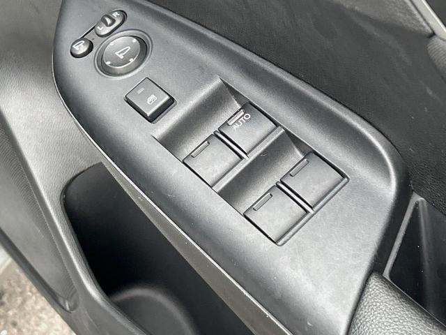 フィット １３Ｇ・Ｆパッケージ　純正ナビ　禁煙　バックカメラ　衝突軽減ブレーキ　誤発進抑制機能　アイドリングストップ　Ｂｌｕｅｔｏｏｔｈ再生　ＤＶＤ再生　地デジＴＶ　シートリフター　スマートキー　プッシュスタート　横滑り防止装置（29枚目）