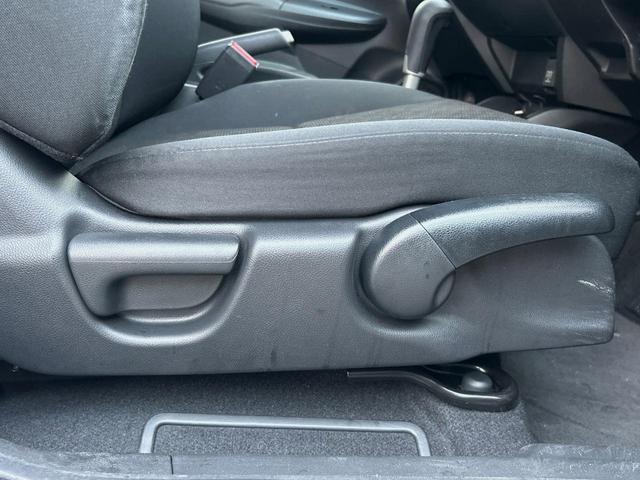 フィット １３Ｇ・Ｆパッケージ　純正ナビ　禁煙　バックカメラ　衝突軽減ブレーキ　誤発進抑制機能　アイドリングストップ　Ｂｌｕｅｔｏｏｔｈ再生　ＤＶＤ再生　地デジＴＶ　シートリフター　スマートキー　プッシュスタート　横滑り防止装置（30枚目）