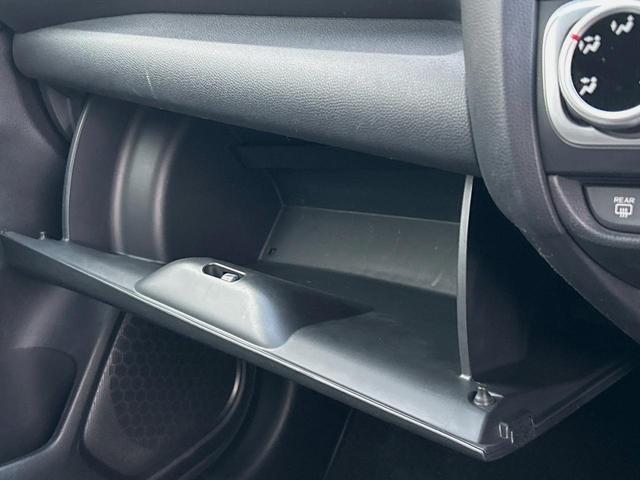 フィット １３Ｇ・Ｆパッケージ　純正ナビ　禁煙　バックカメラ　衝突軽減ブレーキ　誤発進抑制機能　アイドリングストップ　Ｂｌｕｅｔｏｏｔｈ再生　ＤＶＤ再生　地デジＴＶ　シートリフター　スマートキー　プッシュスタート　横滑り防止装置（45枚目）