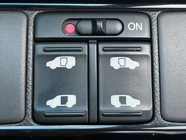 ステップワゴン L 純正ナビ 禁煙 両側電動スライドドア バックカメラ ETC HIDヘッドライト オートライト オートエアコン スマートキー ステアリングスイッチ シートリフター 盗難防止装置 フローリング(6枚目)