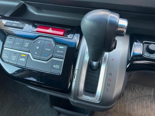 ステップワゴン L 純正ナビ 禁煙 両側電動スライドドア バックカメラ ETC HIDヘッドライト オートライト オートエアコン スマートキー ステアリングスイッチ シートリフター 盗難防止装置 フローリング(21枚目)