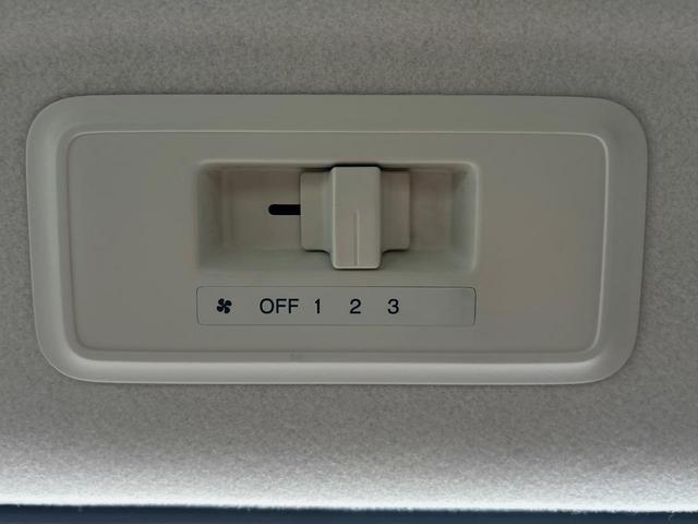 ステップワゴン L 純正ナビ 禁煙 両側電動スライドドア バックカメラ ETC HIDヘッドライト オートライト オートエアコン スマートキー ステアリングスイッチ シートリフター 盗難防止装置 フローリング(28枚目)