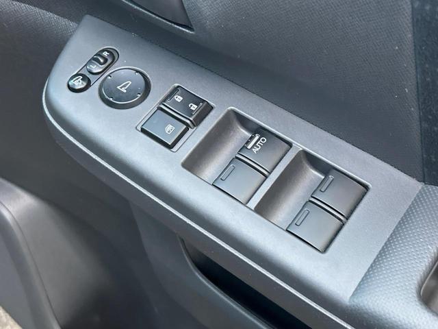 ステップワゴン L 純正ナビ 禁煙 両側電動スライドドア バックカメラ ETC HIDヘッドライト オートライト オートエアコン スマートキー ステアリングスイッチ シートリフター 盗難防止装置 フローリング(30枚目)