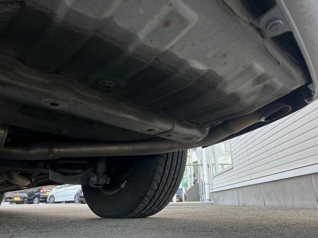 ステップワゴン L 純正ナビ 禁煙 両側電動スライドドア バックカメラ ETC HIDヘッドライト オートライト オートエアコン スマートキー ステアリングスイッチ シートリフター 盗難防止装置 フローリング(42枚目)