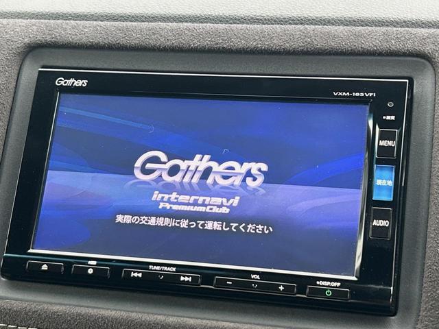 ヴェゼル ハイブリッドRS・ホンダセンシング 純正ナビ 衝突軽減ブレーキ レーダークルーズ 誤発進抑制機能 車線逸脱警報 先行車発進お知らせ機能 標識認識機能 ETC Bluetooth再生 DVD再生 バックカメラ シートヒーター 地デジTV(3枚目)