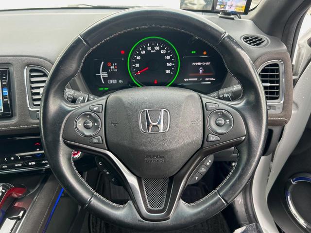 ヴェゼル ハイブリッドRS・ホンダセンシング 純正ナビ 衝突軽減ブレーキ レーダークルーズ 誤発進抑制機能 車線逸脱警報 先行車発進お知らせ機能 標識認識機能 ETC Bluetooth再生 DVD再生 バックカメラ シートヒーター 地デジTV(11枚目)