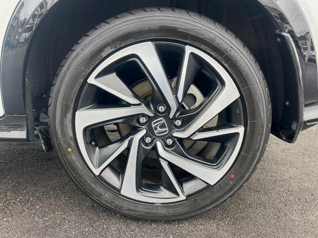 ヴェゼル ハイブリッドRS・ホンダセンシング 純正ナビ 衝突軽減ブレーキ レーダークルーズ 誤発進抑制機能 車線逸脱警報 先行車発進お知らせ機能 標識認識機能 ETC Bluetooth再生 DVD再生 バックカメラ シートヒーター 地デジTV(12枚目)