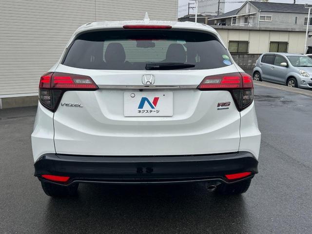 ヴェゼル ハイブリッドRS・ホンダセンシング 純正ナビ 衝突軽減ブレーキ レーダークルーズ 誤発進抑制機能 車線逸脱警報 先行車発進お知らせ機能 標識認識機能 ETC Bluetooth再生 DVD再生 バックカメラ シートヒーター 地デジTV(15枚目)