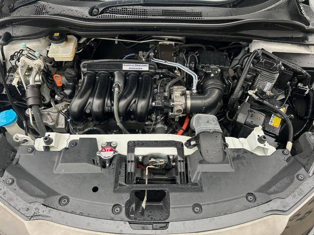 ヴェゼル ハイブリッドRS・ホンダセンシング 純正ナビ 衝突軽減ブレーキ レーダークルーズ 誤発進抑制機能 車線逸脱警報 先行車発進お知らせ機能 標識認識機能 ETC Bluetooth再生 DVD再生 バックカメラ シートヒーター 地デジTV(18枚目)