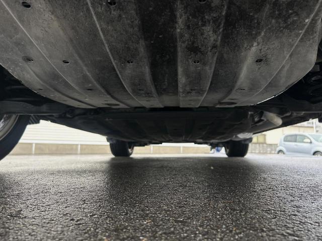 ヴェゼル ハイブリッドRS・ホンダセンシング 純正ナビ 衝突軽減ブレーキ レーダークルーズ 誤発進抑制機能 車線逸脱警報 先行車発進お知らせ機能 標識認識機能 ETC Bluetooth再生 DVD再生 バックカメラ シートヒーター 地デジTV(19枚目)