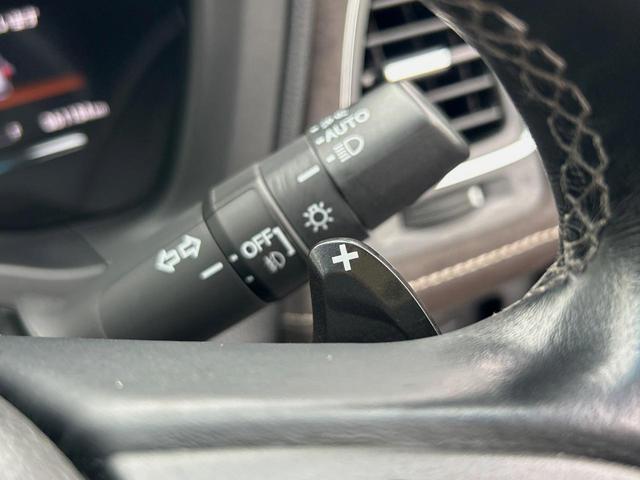 ヴェゼル ハイブリッドRS・ホンダセンシング 純正ナビ 衝突軽減ブレーキ レーダークルーズ 誤発進抑制機能 車線逸脱警報 先行車発進お知らせ機能 標識認識機能 ETC Bluetooth再生 DVD再生 バックカメラ シートヒーター 地デジTV(28枚目)