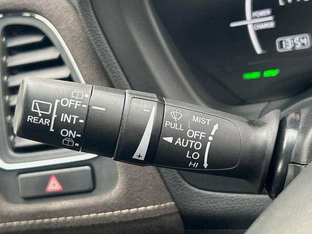 ヴェゼル ハイブリッドRS・ホンダセンシング 純正ナビ 衝突軽減ブレーキ レーダークルーズ 誤発進抑制機能 車線逸脱警報 先行車発進お知らせ機能 標識認識機能 ETC Bluetooth再生 DVD再生 バックカメラ シートヒーター 地デジTV(29枚目)
