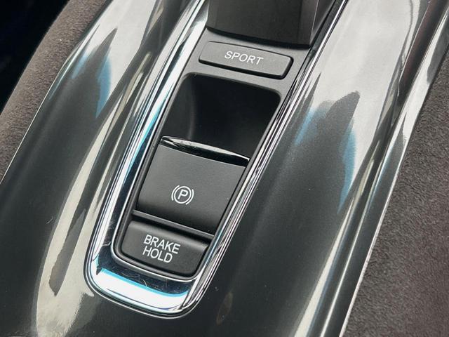 ヴェゼル ハイブリッドRS・ホンダセンシング 純正ナビ 衝突軽減ブレーキ レーダークルーズ 誤発進抑制機能 車線逸脱警報 先行車発進お知らせ機能 標識認識機能 ETC Bluetooth再生 DVD再生 バックカメラ シートヒーター 地デジTV(32枚目)