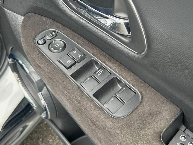 ヴェゼル ハイブリッドRS・ホンダセンシング 純正ナビ 衝突軽減ブレーキ レーダークルーズ 誤発進抑制機能 車線逸脱警報 先行車発進お知らせ機能 標識認識機能 ETC Bluetooth再生 DVD再生 バックカメラ シートヒーター 地デジTV(33枚目)