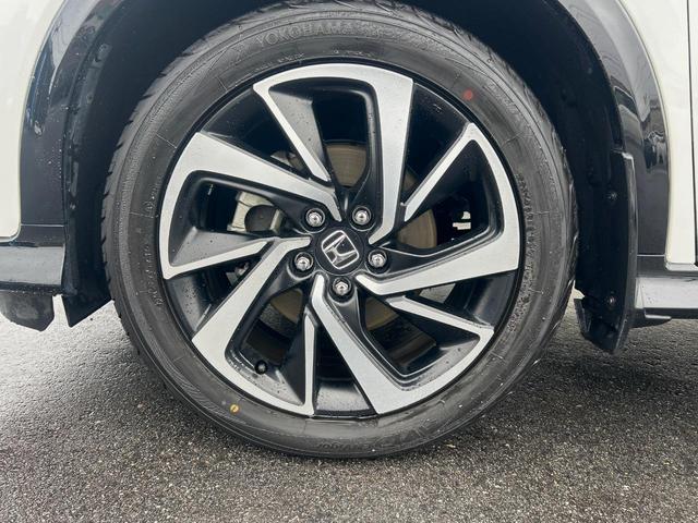 ヴェゼル ハイブリッドRS・ホンダセンシング 純正ナビ 衝突軽減ブレーキ レーダークルーズ 誤発進抑制機能 車線逸脱警報 先行車発進お知らせ機能 標識認識機能 ETC Bluetooth再生 DVD再生 バックカメラ シートヒーター 地デジTV(36枚目)