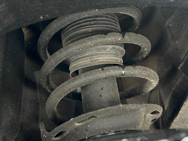 ヴェゼル ハイブリッドRS・ホンダセンシング 純正ナビ 衝突軽減ブレーキ レーダークルーズ 誤発進抑制機能 車線逸脱警報 先行車発進お知らせ機能 標識認識機能 ETC Bluetooth再生 DVD再生 バックカメラ シートヒーター 地デジTV(45枚目)