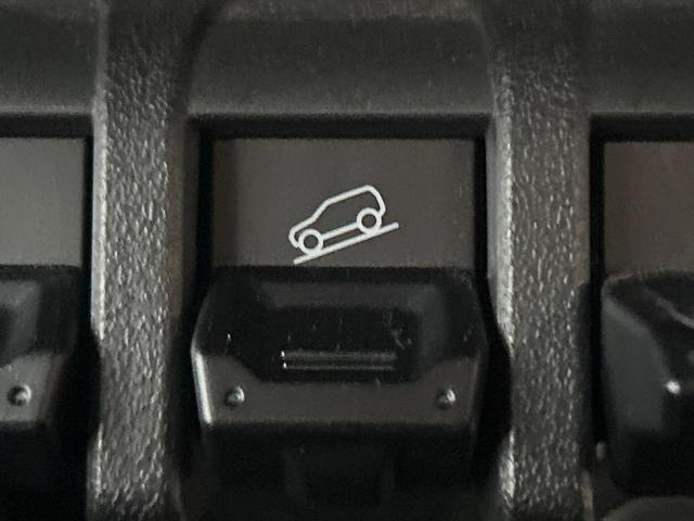 ジムニー XC Strada製ナビゲーション 禁煙車 衝突軽減ブレーキ 車線逸脱警報 先行車発進お知らせ機能 オートハイビーム 標識認識機能 ETC バックカメラ シートヒーター LEDヘッドライト(22枚目)