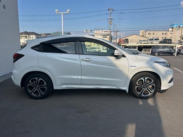 ヴェゼル ハイブリッドＺ・ホンダセンシング　ホンダセンシング／レーダークルーズ／純正ナビ／車線逸脱警報／バックカメラ／ＥＴＣ／ＬＥＤヘッド／前席シートヒーター／デュアルオートエアコン／パドルシフト／ハーフレザー／電子パーキング（16枚目）