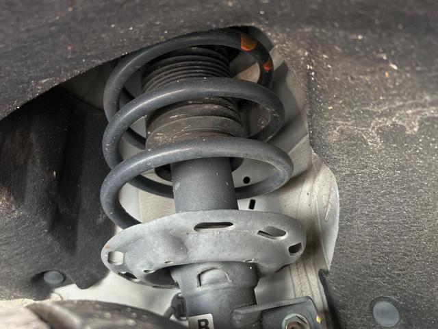 ヴェゼル ハイブリッドＺ・ホンダセンシング　ホンダセンシング／レーダークルーズ／純正ナビ／車線逸脱警報／バックカメラ／ＥＴＣ／ＬＥＤヘッド／前席シートヒーター／デュアルオートエアコン／パドルシフト／ハーフレザー／電子パーキング（21枚目）