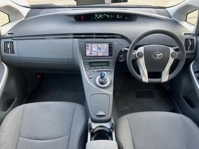 プリウス Sツーリングセレクション 純正ナビ バックカメラ ETC LEDヘッドライト Bluetooth再生 DVD再生 地デジTV 17インチアルミ オートライト オートエアコン スマートキー プッシュスタート フォグライト(2枚目)