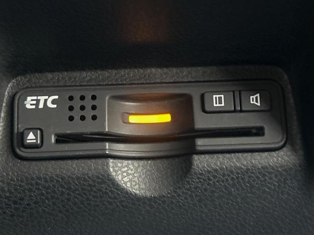 フィットハイブリッド ナビプレミアムセレクション　純正ナビ　禁煙車　バックカメラ　ＥＴＣ　クルーズコントロール　パドルシフト　シートヒーター　革巻きステアリング　純正１５インチアルミ　横滑り防止装置　スマートキー（5枚目）