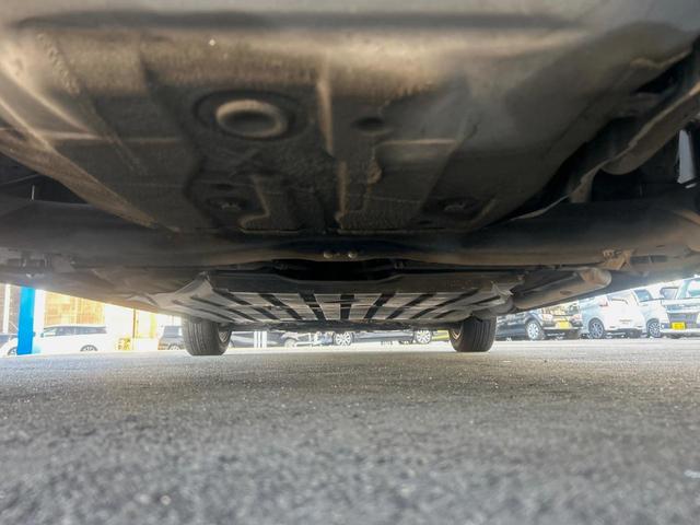 フィットハイブリッド ナビプレミアムセレクション　純正ナビ　禁煙車　バックカメラ　ＥＴＣ　クルーズコントロール　パドルシフト　シートヒーター　革巻きステアリング　純正１５インチアルミ　横滑り防止装置　スマートキー（19枚目）