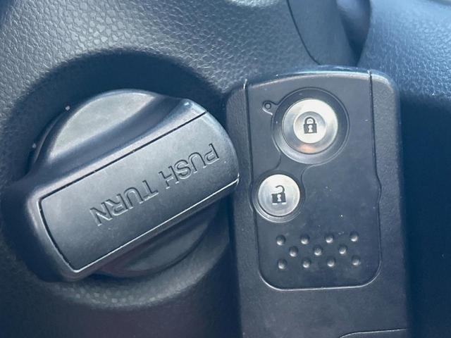 フィットハイブリッド ナビプレミアムセレクション　純正ナビ　禁煙車　バックカメラ　ＥＴＣ　クルーズコントロール　パドルシフト　シートヒーター　革巻きステアリング　純正１５インチアルミ　横滑り防止装置　スマートキー（21枚目）