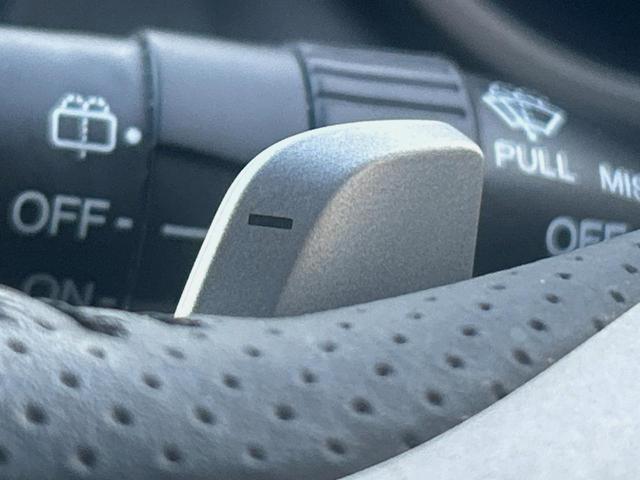 フィットハイブリッド ナビプレミアムセレクション　純正ナビ　禁煙車　バックカメラ　ＥＴＣ　クルーズコントロール　パドルシフト　シートヒーター　革巻きステアリング　純正１５インチアルミ　横滑り防止装置　スマートキー（27枚目）