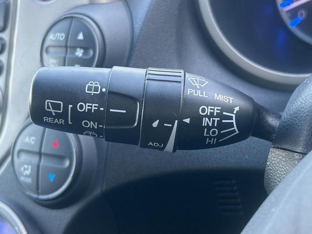 フィットハイブリッド ナビプレミアムセレクション　純正ナビ　禁煙車　バックカメラ　ＥＴＣ　クルーズコントロール　パドルシフト　シートヒーター　革巻きステアリング　純正１５インチアルミ　横滑り防止装置　スマートキー（30枚目）