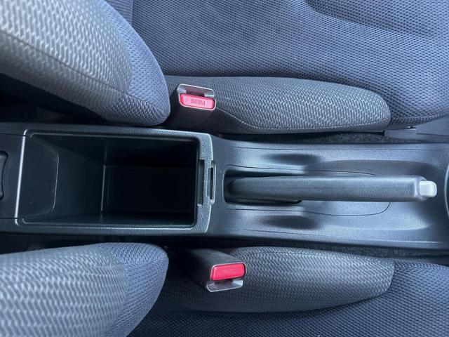 フィットハイブリッド ナビプレミアムセレクション　純正ナビ　禁煙車　バックカメラ　ＥＴＣ　クルーズコントロール　パドルシフト　シートヒーター　革巻きステアリング　純正１５インチアルミ　横滑り防止装置　スマートキー（48枚目）