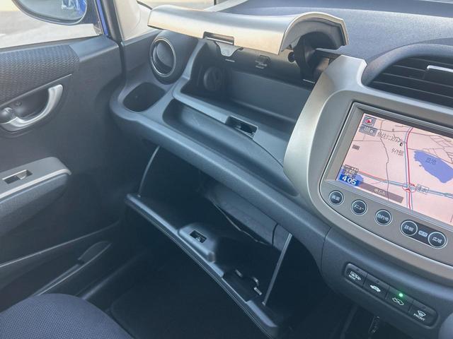 フィットハイブリッド ナビプレミアムセレクション　純正ナビ　禁煙車　バックカメラ　ＥＴＣ　クルーズコントロール　パドルシフト　シートヒーター　革巻きステアリング　純正１５インチアルミ　横滑り防止装置　スマートキー（49枚目）