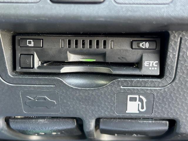 トール カスタムＧ　リミテッドＩＩ　ＳＡＩＩＩ　純正ナビ　全周囲カメラ　禁煙車　ＥＴＣ　両側電動スライドドア　衝突軽減ブレーキ　車線逸脱警報　オートハイビーム　コーナーセンサー　Ｂｌｕｅｔｏｏｔｈ再生　ＤＶＤ再生　地デジＴＶ　シートヒーター（5枚目）