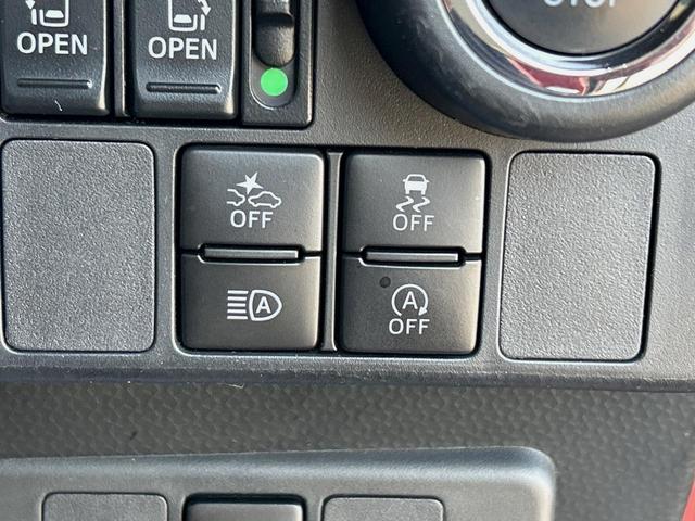 トール カスタムＧ　リミテッドＩＩ　ＳＡＩＩＩ　純正ナビ　全周囲カメラ　禁煙車　ＥＴＣ　両側電動スライドドア　衝突軽減ブレーキ　車線逸脱警報　オートハイビーム　コーナーセンサー　Ｂｌｕｅｔｏｏｔｈ再生　ＤＶＤ再生　地デジＴＶ　シートヒーター（6枚目）