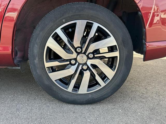 トール カスタムＧ　リミテッドＩＩ　ＳＡＩＩＩ　純正ナビ　全周囲カメラ　禁煙車　ＥＴＣ　両側電動スライドドア　衝突軽減ブレーキ　車線逸脱警報　オートハイビーム　コーナーセンサー　Ｂｌｕｅｔｏｏｔｈ再生　ＤＶＤ再生　地デジＴＶ　シートヒーター（12枚目）