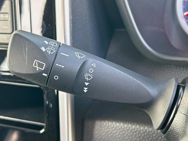 トール カスタムＧ　リミテッドＩＩ　ＳＡＩＩＩ　純正ナビ　全周囲カメラ　禁煙車　ＥＴＣ　両側電動スライドドア　衝突軽減ブレーキ　車線逸脱警報　オートハイビーム　コーナーセンサー　Ｂｌｕｅｔｏｏｔｈ再生　ＤＶＤ再生　地デジＴＶ　シートヒーター（27枚目）