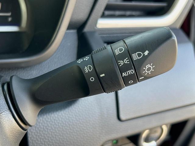 トール カスタムＧ　リミテッドＩＩ　ＳＡＩＩＩ　純正ナビ　全周囲カメラ　禁煙車　ＥＴＣ　両側電動スライドドア　衝突軽減ブレーキ　車線逸脱警報　オートハイビーム　コーナーセンサー　Ｂｌｕｅｔｏｏｔｈ再生　ＤＶＤ再生　地デジＴＶ　シートヒーター（28枚目）