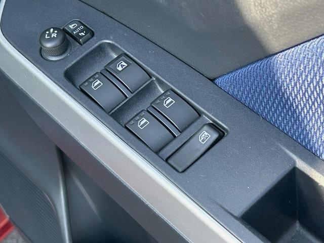 トール カスタムＧ　リミテッドＩＩ　ＳＡＩＩＩ　純正ナビ　全周囲カメラ　禁煙車　ＥＴＣ　両側電動スライドドア　衝突軽減ブレーキ　車線逸脱警報　オートハイビーム　コーナーセンサー　Ｂｌｕｅｔｏｏｔｈ再生　ＤＶＤ再生　地デジＴＶ　シートヒーター（32枚目）