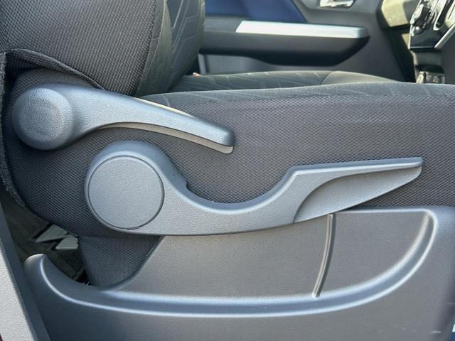 トール カスタムＧ　リミテッドＩＩ　ＳＡＩＩＩ　純正ナビ　全周囲カメラ　禁煙車　ＥＴＣ　両側電動スライドドア　衝突軽減ブレーキ　車線逸脱警報　オートハイビーム　コーナーセンサー　Ｂｌｕｅｔｏｏｔｈ再生　ＤＶＤ再生　地デジＴＶ　シートヒーター（33枚目）