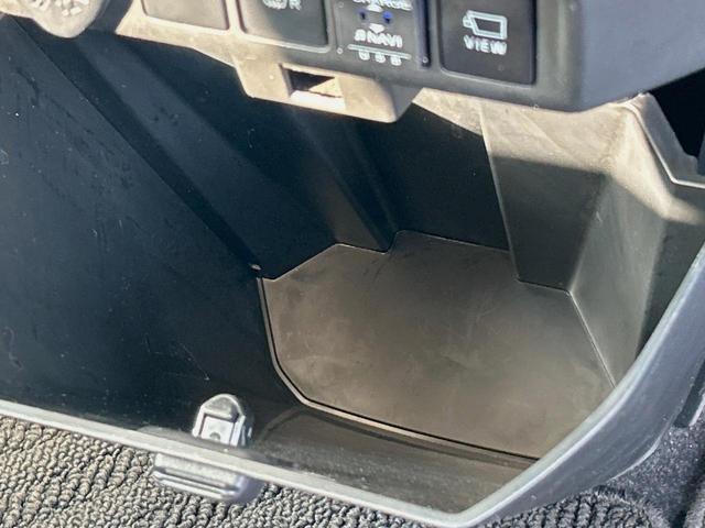 トール カスタムＧ　リミテッドＩＩ　ＳＡＩＩＩ　純正ナビ　全周囲カメラ　禁煙車　ＥＴＣ　両側電動スライドドア　衝突軽減ブレーキ　車線逸脱警報　オートハイビーム　コーナーセンサー　Ｂｌｕｅｔｏｏｔｈ再生　ＤＶＤ再生　地デジＴＶ　シートヒーター（50枚目）